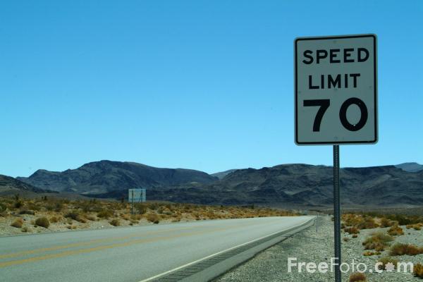 Fil:1216 07 33---Speed-Limit-70-Sign--Route-95--Nevada--USA web.jpg